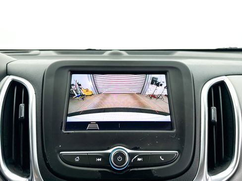 Used 2020 Chevrolet Equinox LS w/ LS Convenience Package FWD image 16