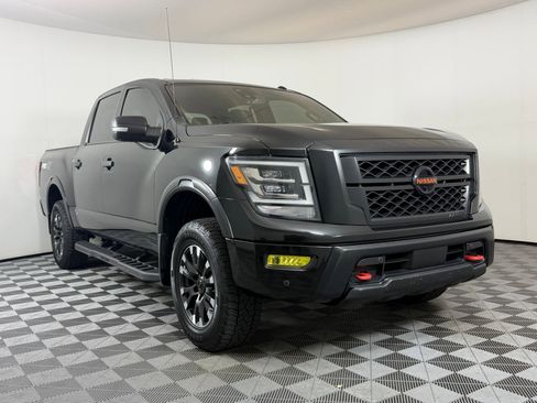 Used 2020 Nissan Titan PRO-4X w/ Pro-4x Convenience Package AWD/4WD image 7