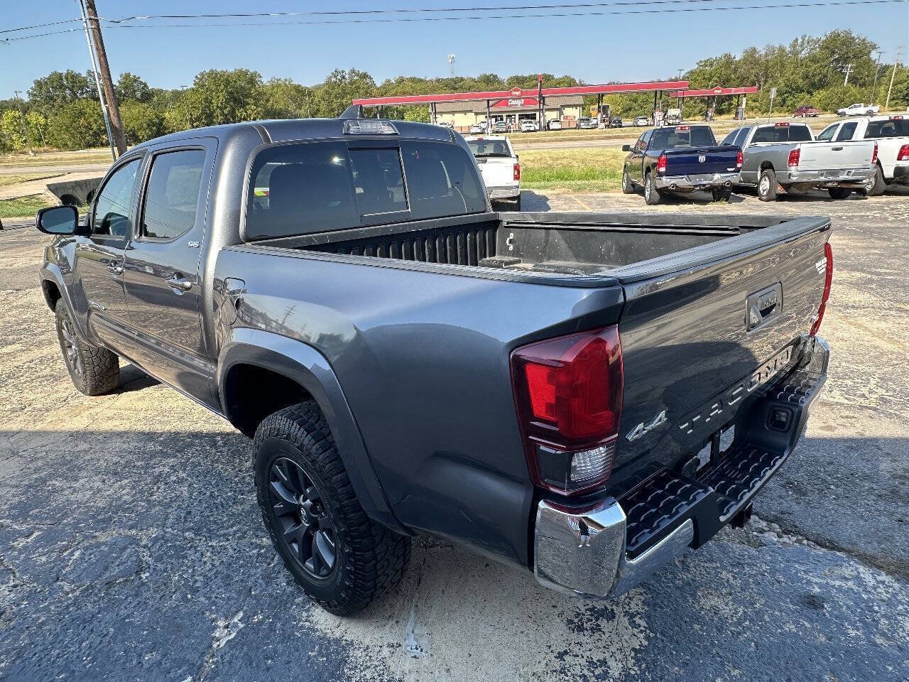 Used 2021 Toyota Tacoma SR5 AWD/4WD image 6