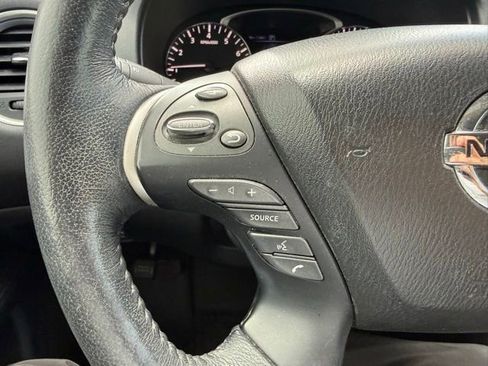 Used 2019 Nissan Pathfinder SL AWD/4WD image 25