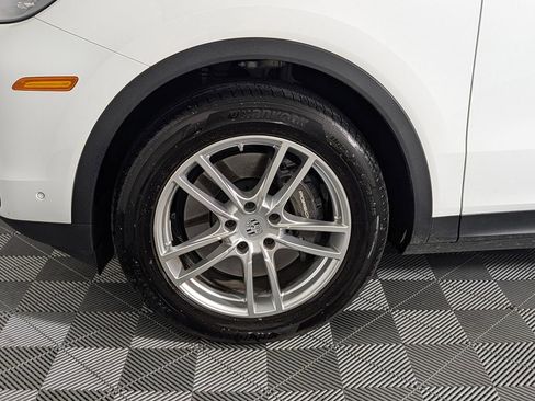 Certified 2024 Porsche Cayenne AWD/4WD image 11