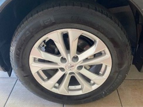 Used 2016 Nissan Rogue SV image 26