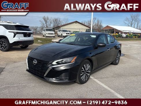Used 2025 Nissan Altima 2.5 SV image 1