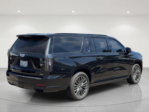 Used 2025 Cadillac Escalade ESV Sport Platinum w/ LPO, Floor Liner Package AWD/4WD image 4