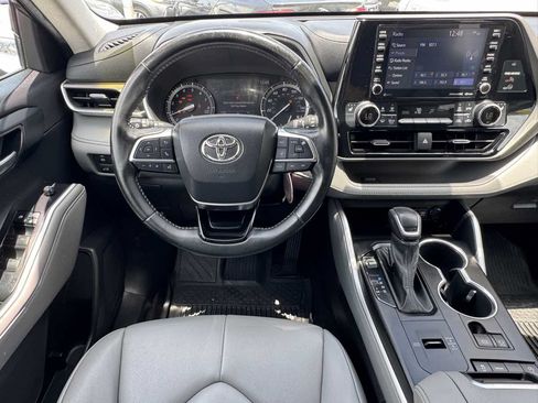 Used 2021 Toyota Highlander XLE FWD image 20