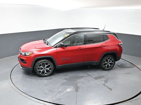 Used 2025 Jeep Compass Limited AWD/4WD image 46