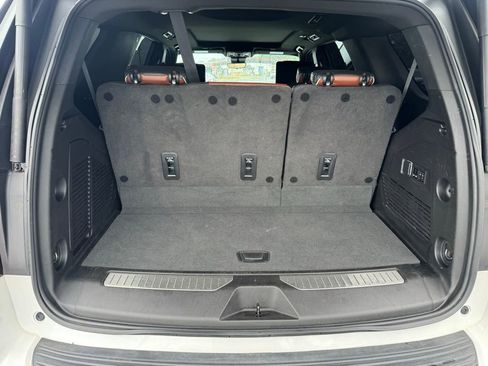 Used 2023 GMC Yukon Denali Ultimate w/ LPO, Floor Liner Package AWD/4WD image 5