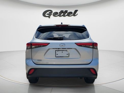 Used 2023 Toyota Highlander LE FWD image 10