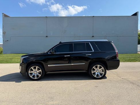 Used 2019 Cadillac Escalade Premium Luxury AWD/4WD image 4