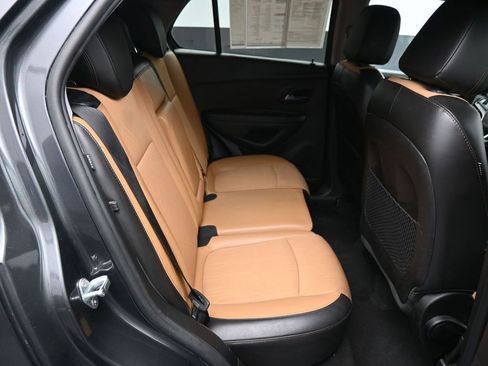 Used 2019 Chevrolet Trax LT w/ LT Convenience Package image 23