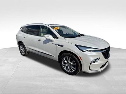 Used 2024 Buick Enclave Essence w/ Experience Buick Package AWD/4WD image 3