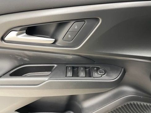 New 2026 Chevrolet Equinox EV LT image 9