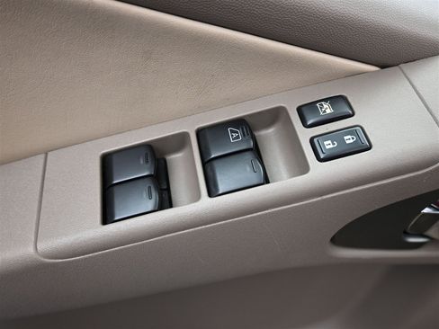 Used 2012 Nissan Frontier SL image 14