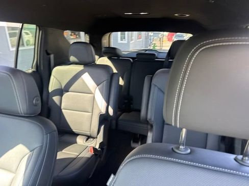 Used 2026 Chevrolet Traverse LT FWD image 10