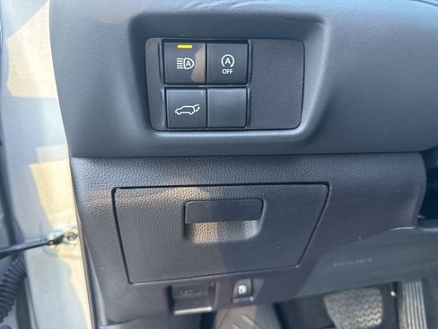 Used 2023 Toyota Highlander XLE image 19