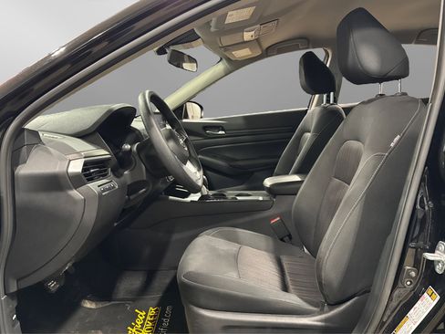 Used 2025 Nissan Altima 2.5 SV image 17