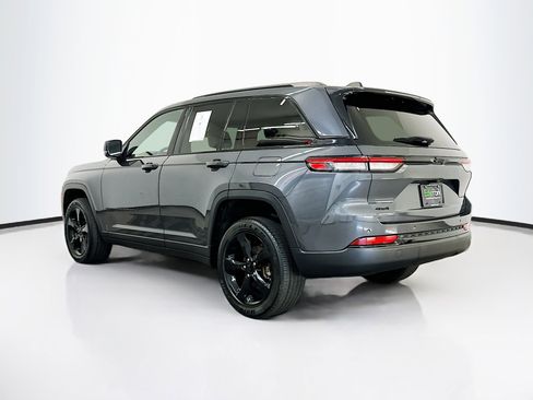 Used 2023 Jeep Grand Cherokee Altitude image 5