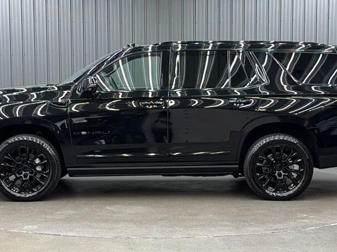 Used 2026 GMC Yukon Denali w/ Denali Reserve Package AWD/4WD image 2