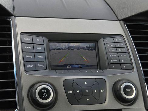 Used 2016 Ford Taurus SEL FWD image 21