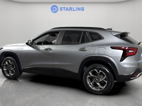 Certified 2024 Chevrolet Trax LT w/ LT Convenience Package image 4