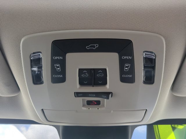 Certified 2024 Toyota Sienna XLE FWD image 25