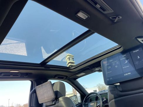 Used 2021 Cadillac Escalade ESV Premium Luxury w/ Performance Package image 22