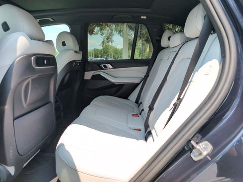 Used 2025 BMW X5 xDrive40i w/ M Sport Package AWD/4WD image 31