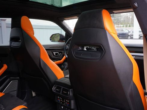 Used 2022 Lamborghini Urus AWD/4WD image 57