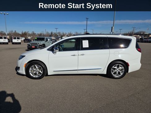 Used 2019 Chrysler Pacifica Limited image 2