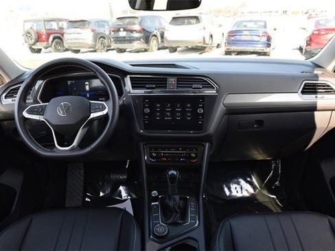 Certified 2023 Volkswagen Tiguan SE w/ Panoramic Sunroof Package image 7