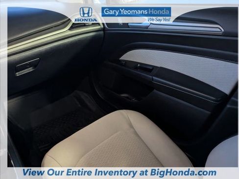 Used 2020 Ford Fusion SE w/ Equipment Group 151A image 17