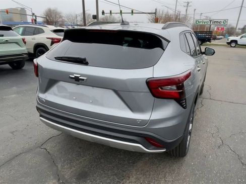 New 2026 Chevrolet Trax LT w/ Driver Confidence Package image 9