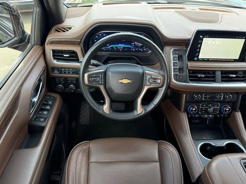 Used 2023 Chevrolet Suburban High Country w/ Premium Package 2 AWD/4WD image 23