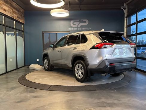 Used 2022 Toyota RAV4 LE AWD/4WD image 5