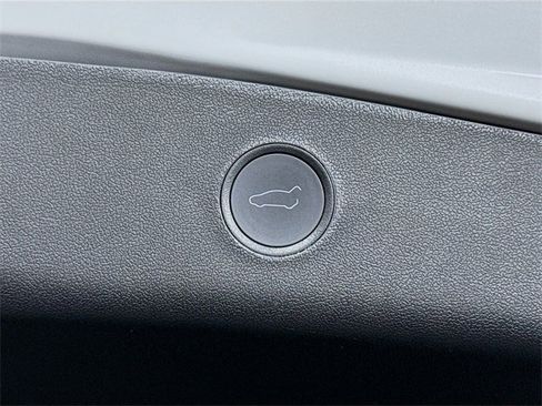 Used 2021 Tesla Model 3 Standard Range Plus image 40