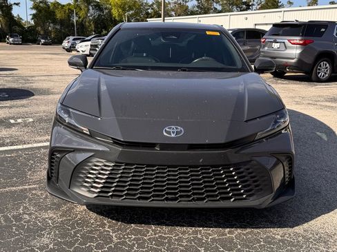 Used 2025 Toyota Camry SE w/ Convenience Package FWD image 2