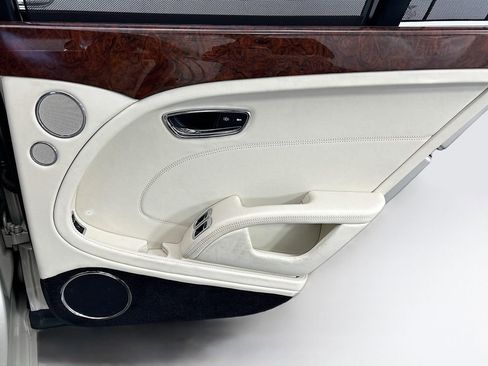 Used 2016 Bentley Mulsanne image 27