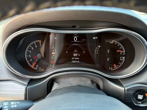 Used 2019 Jeep Grand Cherokee Altitude image 21