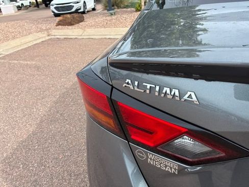 Used 2021 Nissan Altima 2.5 SV w/ SV Premium Package AWD/4WD image 10