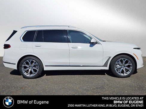 Used 2025 BMW X7 xDrive40i w/ Executive Package AWD/4WD image 3