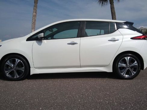 Used 2020 Nissan Leaf SV w/ SV Technology Package FWD image 14
