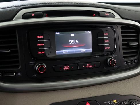 Used 2017 Kia Sorento AWD image 18