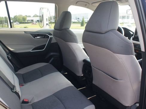 Used 2024 Toyota RAV4 XLE FWD image 21