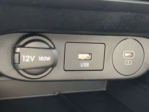 Used 2025 Hyundai Elantra Limited FWD image 21
