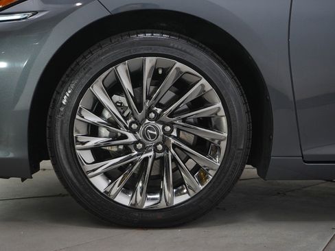 Used 2025 Lexus ES 350 w/ Luxury Package FWD image 29