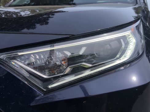 Used 2020 Toyota RAV4 XLE w/ Convenience Package image 6