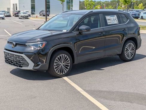 New 2026 Volkswagen Taos SE FWD image 8