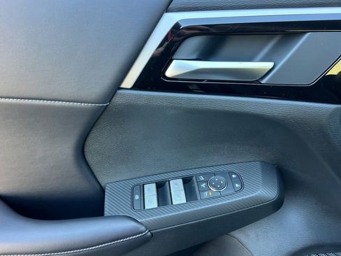 New 2025 Mitsubishi Outlander SE image 12