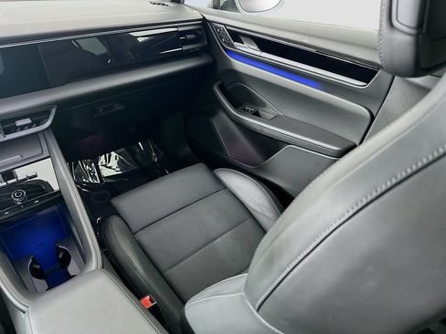 Certified 2025 Porsche Macan Electric RWD image 26