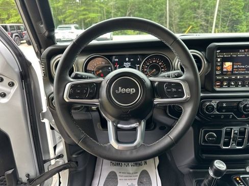 Used 2023 Jeep Gladiator Overland image 17